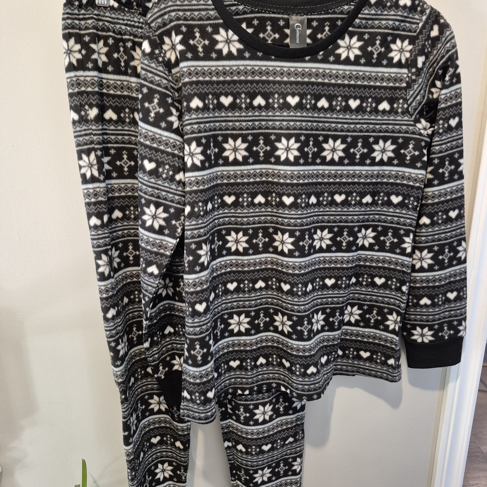 NWOT Super Soft Fleece Black & White Fair Isle Pajama Set